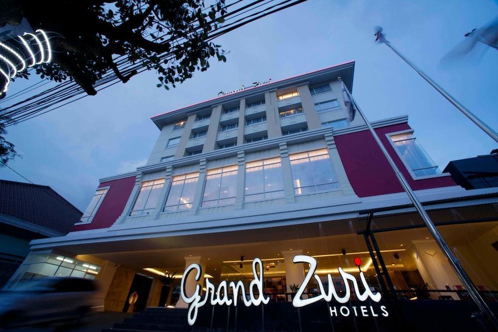 Grand Zuri Malioboro Hotel Jogjacarta Exterior foto